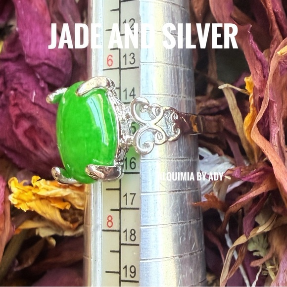 Handmade Dark Green Jade and Silver Cocktail Ring - Mixco  Silver and green jade cocktail ring